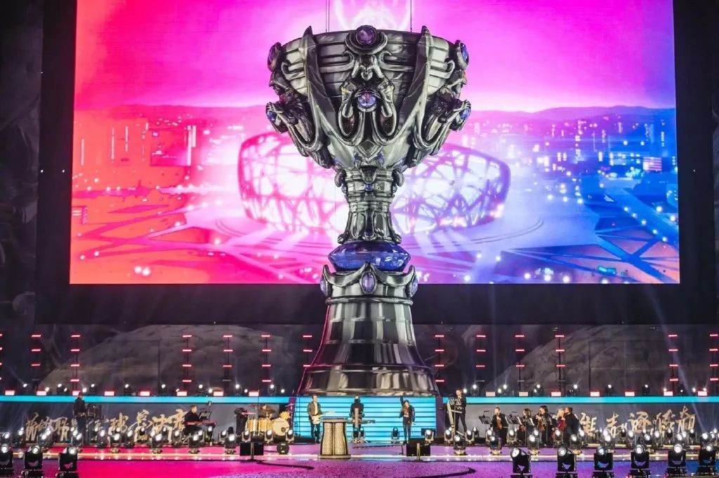 Nouns 停止资助 CS2 阵容