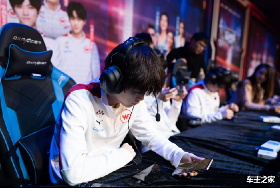 Tabe更博晒照：分享一些伦敦的点点滴滴 去MSI后头要秃了！